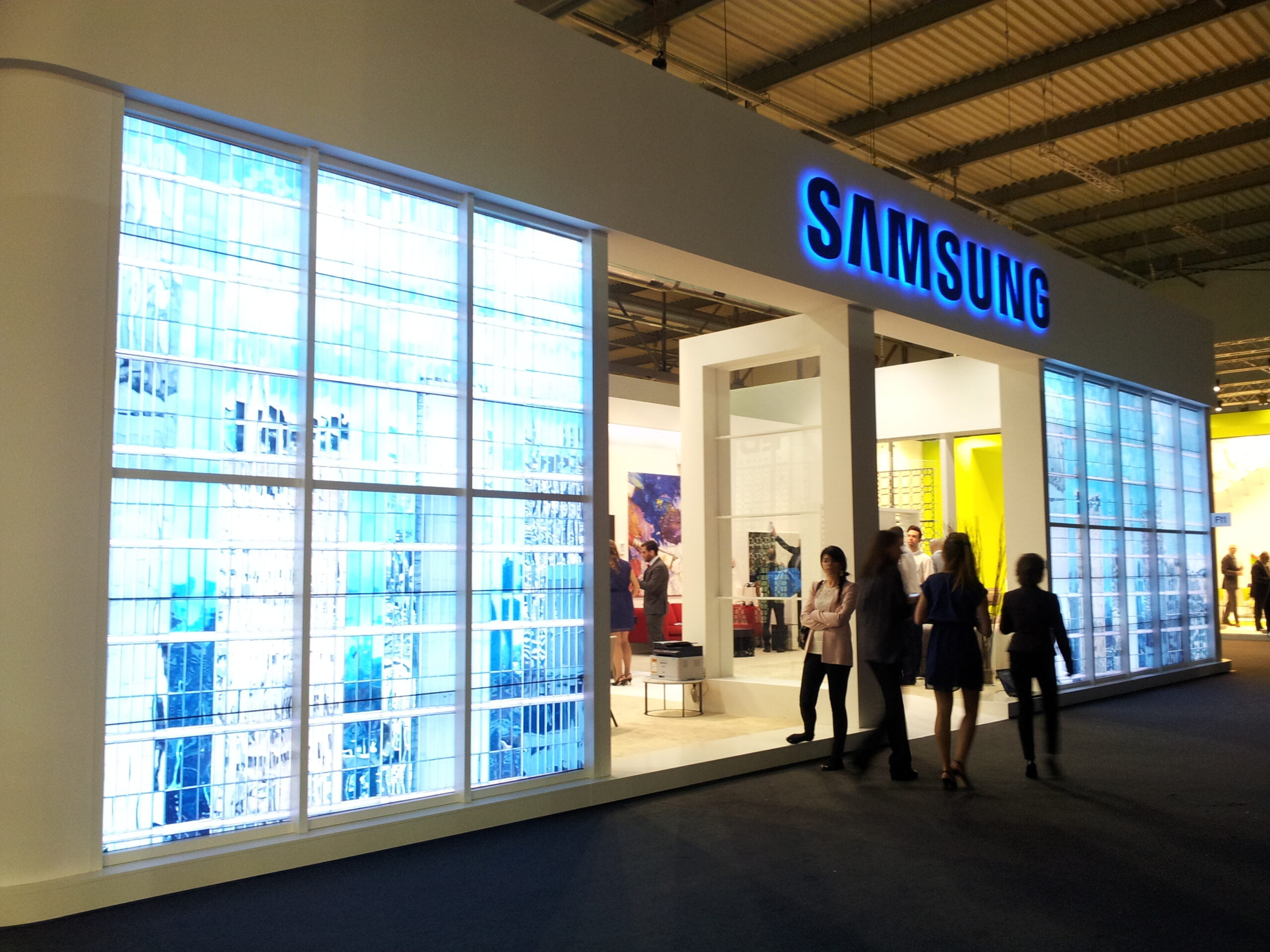 emmegi-salone-samsung-noleggio-videowall