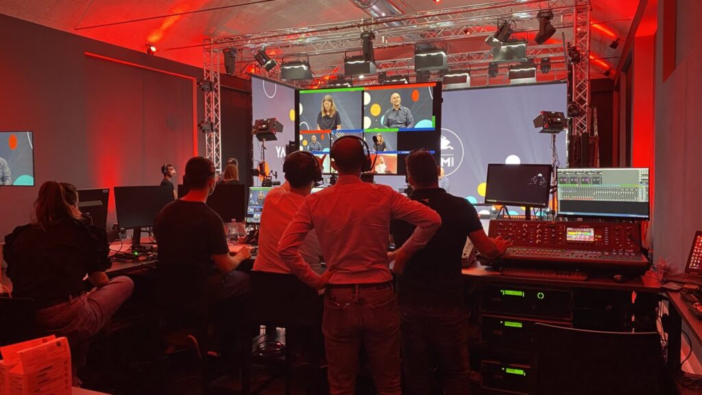 Eventi virtuali e in presenza: le differenze e i vantaggi per un evento di successo