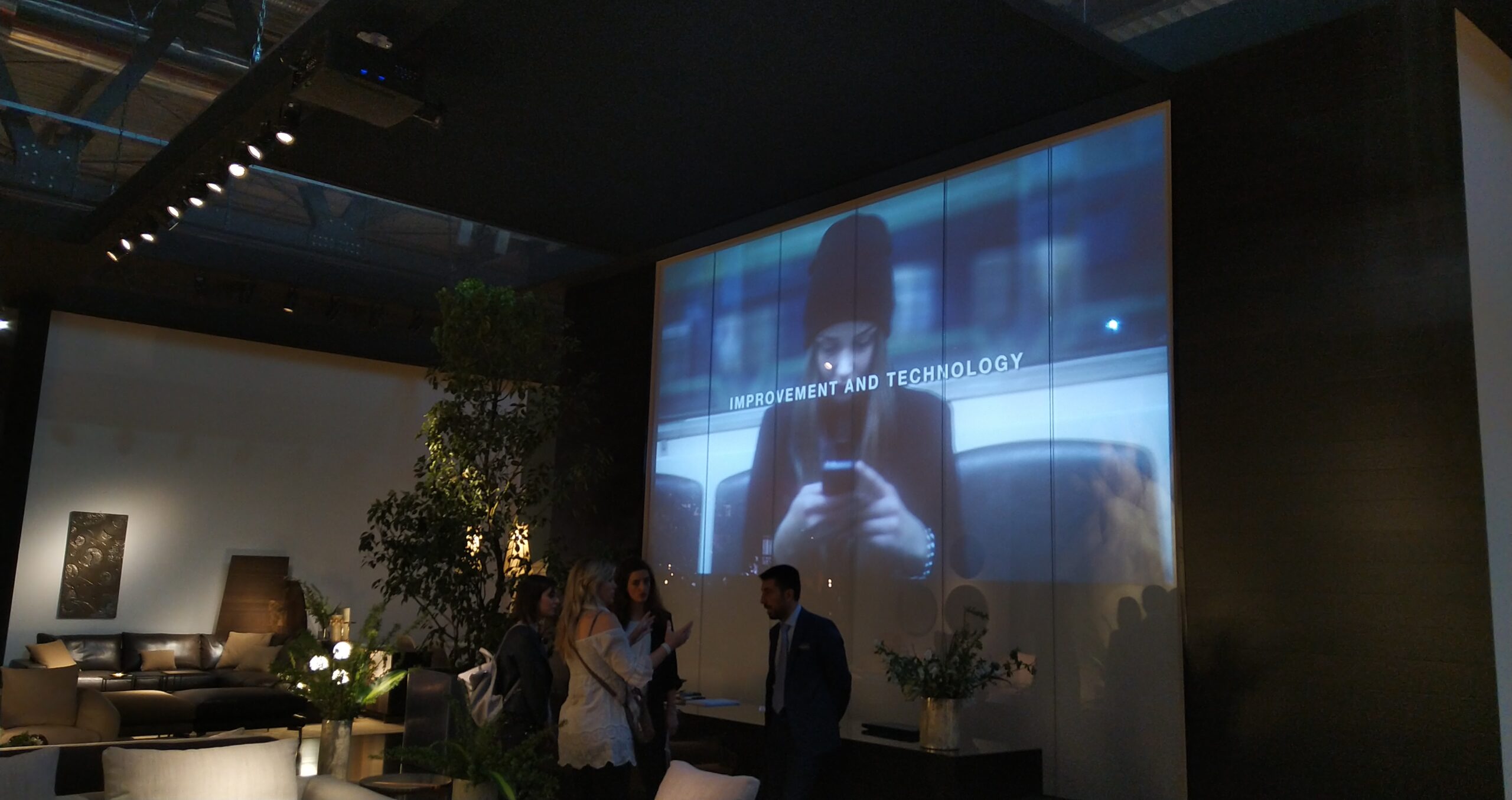 Approfondisci con prodotti come:  La migliore tecnologia di videoproiezione per grandi eventi e spettacoli