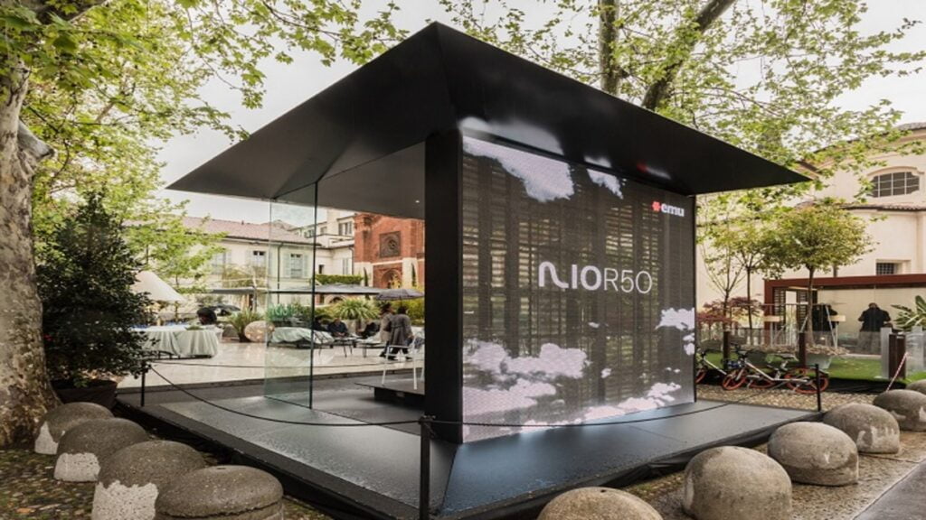 emmegi-transparent-led-bifacciale-allestimento-fuorisalone