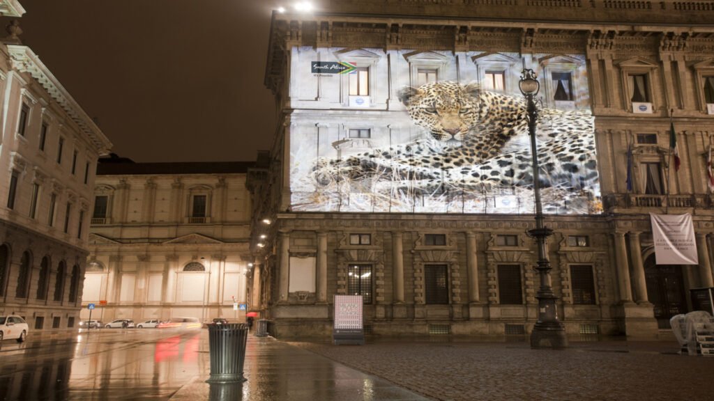 emmegi-videoproiezione-su-edificio-milano.jpg